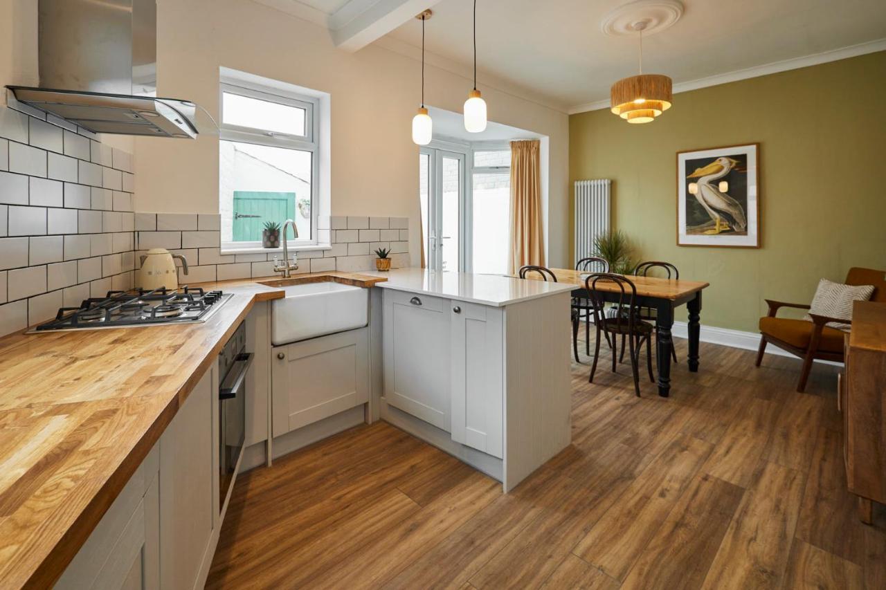 Host & - Sunbeam House Holiday home *